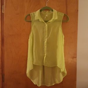 Sleeveless blouse